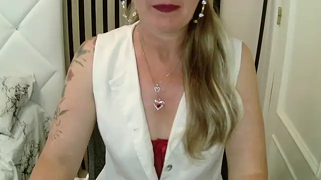 xxNoeliaxx online show from 04/05/26, 07:37