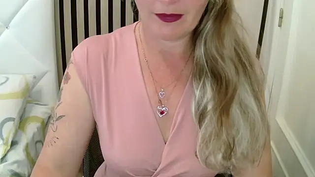 xxNoeliaxx online show from 03/19/26, 08:47