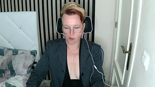 Snapshot of xxNoeliaxx chatting on 03/15/25, 11:08 xxNoeliaxx online show from 03/15/25, 11:08