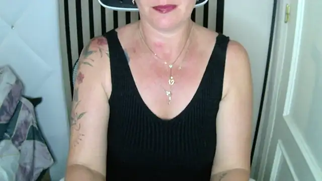 xxNoeliaxx online show from 10/27/25, 03:02