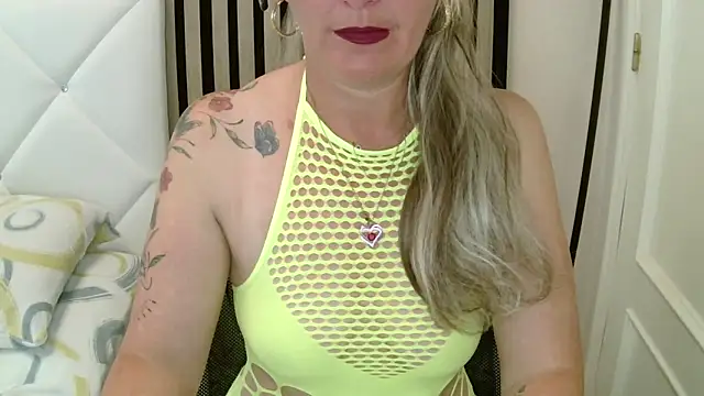 xxNoeliaxx online show from 04/16/26, 07:09