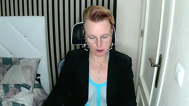 Snapshot of xxNoeliaxx chatting on 03/04/25, 07:51 xxNoeliaxx online show from 03/04/25, 07:51