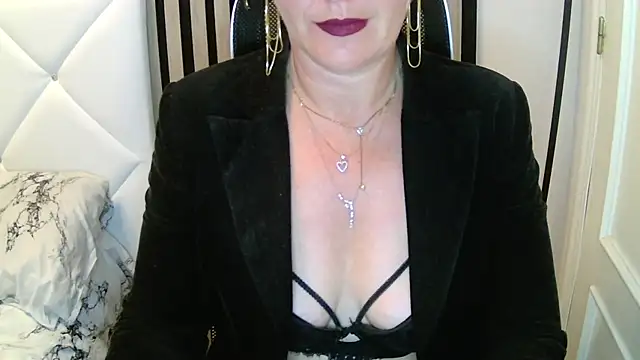 xxNoeliaxx online show from 12/15/25, 08:09