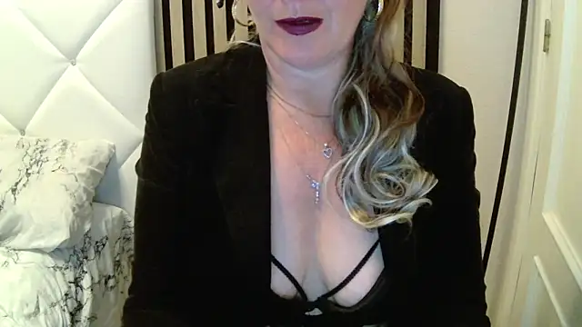 xxNoeliaxx online show from 02/09/26, 08:01