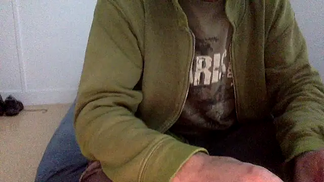 Snapshot of molozeb chatting on 10/10/25, 02:12 molozeb online show from 10/10/25, 02:12
