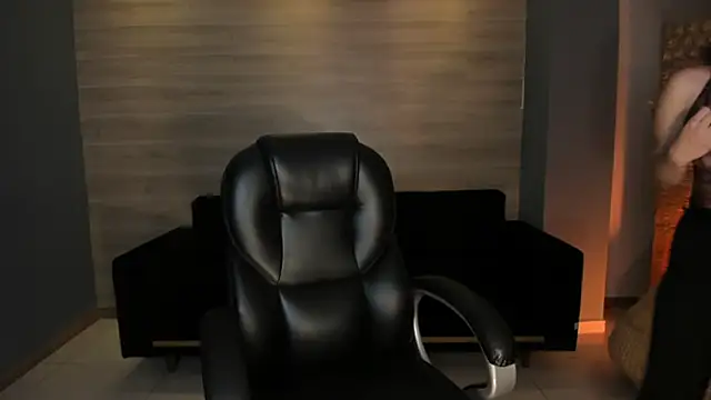 Snapshot of DominiqueVega chatting on 01/14/25, 09:09 DominiqueVega online show from 01/14/25, 09:09