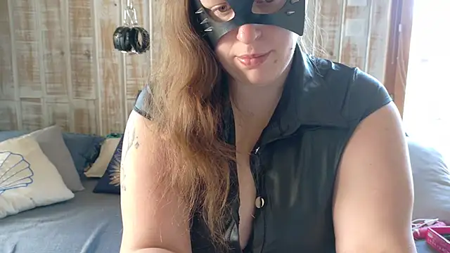 FrancaiseLynne online show from 05/01/26, 08:19