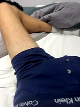 h0rnyguy001 online show from 10/18/25, 05:48