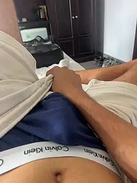 h0rnyguy001 online show from 02/15/26, 02:56