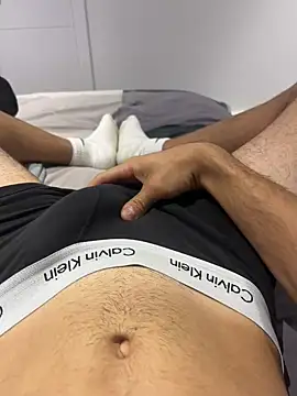 h0rnyguy001 online show from 09/30/25, 05:57