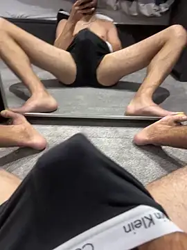 h0rnyguy001 online show from 11/10/25, 10:37