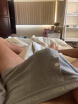 h0rnyguy001 online show from 05/01/26, 12:37