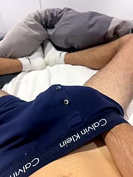 h0rnyguy001 online show from 10/28/25, 07:07