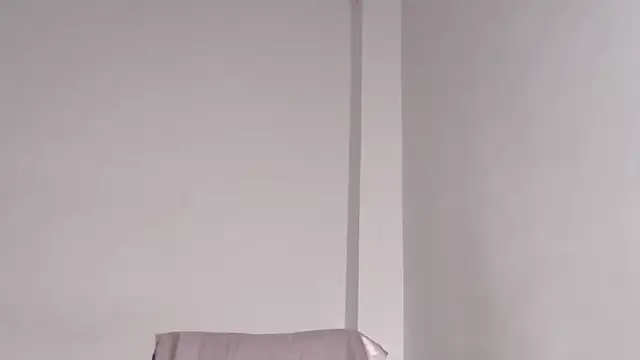 Snapshot of caarlywhitee chatting on 11/20/25, 01:06 caarlywhitee online show from 11/20/25, 01:06