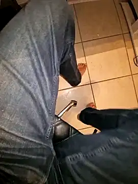 Snapshot of Lorent6969 chatting on 11/23/25, 04:33 Lorent6969 online show from 11/23/25, 04:33