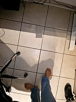 Snapshot of Lorent6969 chatting on 10/15/25, 04:11 Lorent6969 online show from 10/15/25, 04:11