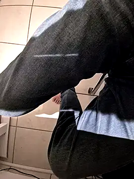 Snapshot of Lorent6969 chatting on 11/28/25, 05:07 Lorent6969 online show from 11/28/25, 05:07