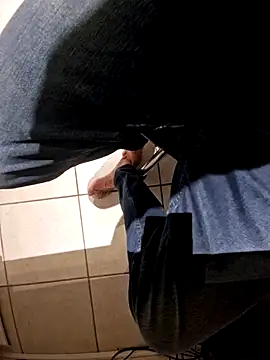 Snapshot of Lorent6969 chatting on 10/18/25, 04:14 Lorent6969 online show from 10/18/25, 04:14