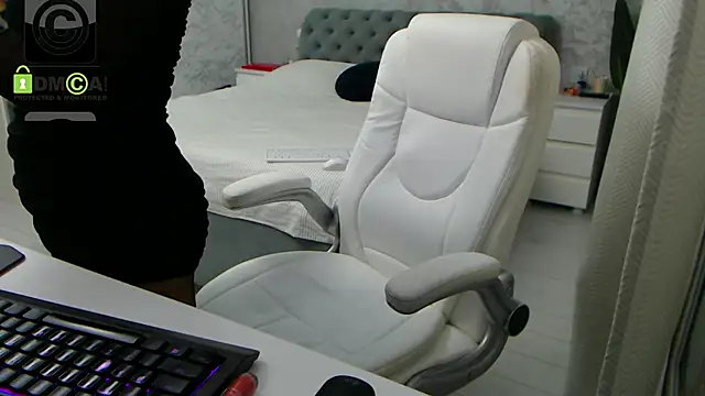 Ellysse  online show from 12/02/25, 12:07