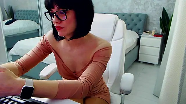 Ellysse  online show from 02/10/26, 11:42