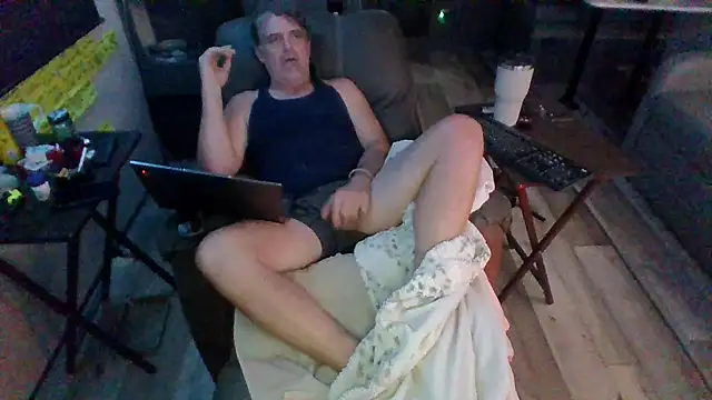 Snapshot of lateniter chatting on 10/30/25, 12:03 lateniter online show from 10/30/25, 12:03