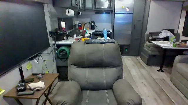 lateniter online show from 04/22/26, 05:25