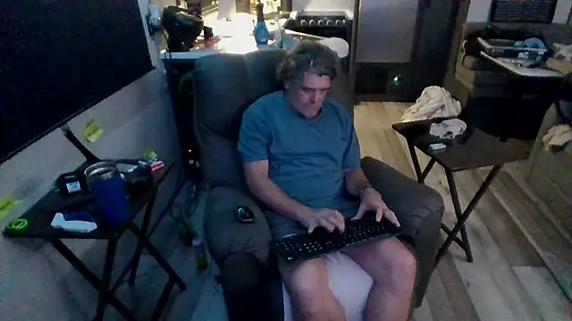 lateniter online show from 04/08/26, 01:51