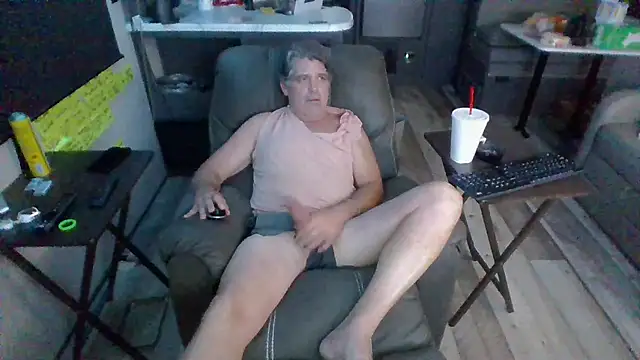 Snapshot of lateniter chatting on 10/29/25, 02:21 lateniter online show from 10/29/25, 02:21