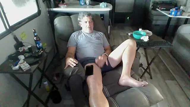 lateniter online show from 04/11/26, 12:07