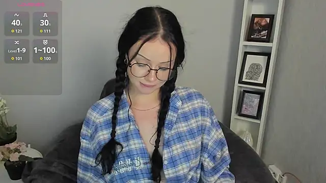 Lori  Hell online show from 06/18/26, 09:25
