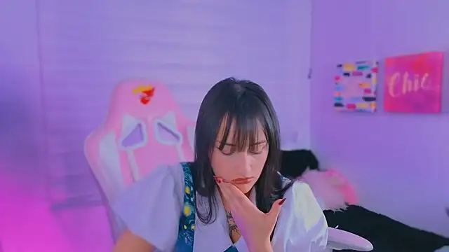 Snapshot of Sara__Ramirez chatting on 09/26/25, 03:46 Sara  Ramirez online show from 09/26/25, 03:46