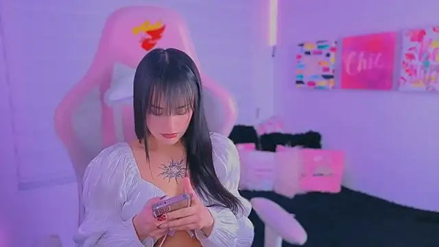 Snapshot of Sara__Ramirez chatting on 09/27/25, 12:39 Sara  Ramirez online show from 09/27/25, 12:39