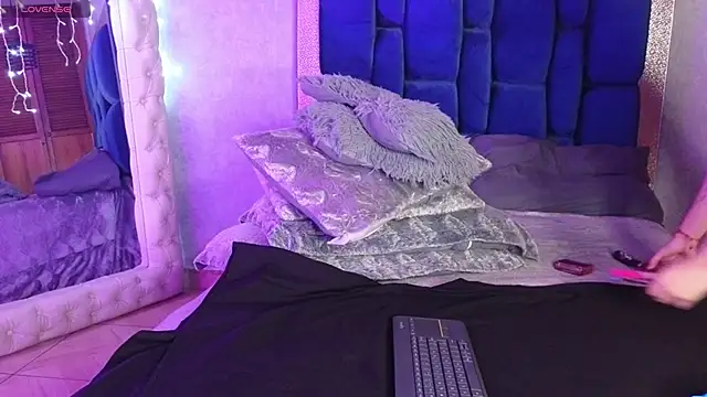 Snapshot of ashley_brend chatting on 10/05/25, 08:21 ashley brend online show from 10/05/25, 08:21