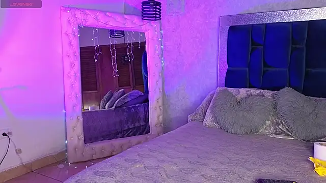 Snapshot of ashley_brend chatting on 10/15/25, 09:23 ashley brend online show from 10/15/25, 09:23