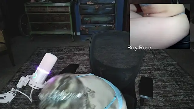 Trixyrose online show from 12/16/25, 09:52