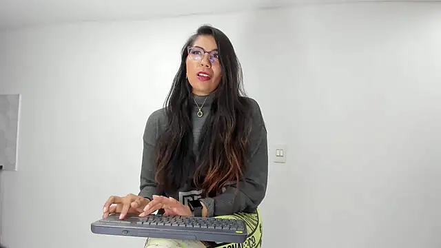 Snapshot of Luna_Dumont chatting on 07/11/26, 11:21 Luna Dumont online show from 07/11/26, 11:21