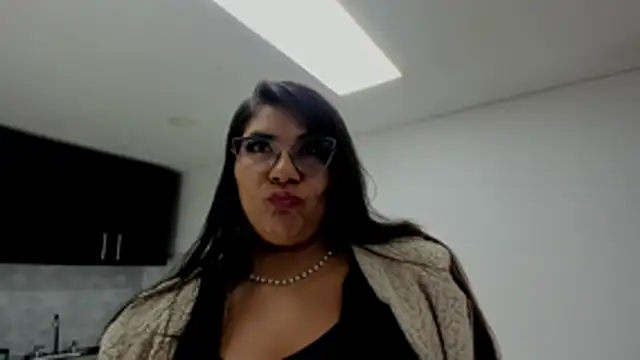 Luna Dumont online show from 10/24/25, 11:09