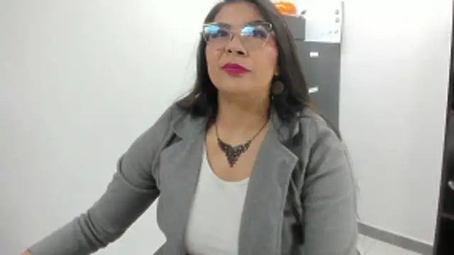 Luna Dumont online show from 12/01/25, 11:11