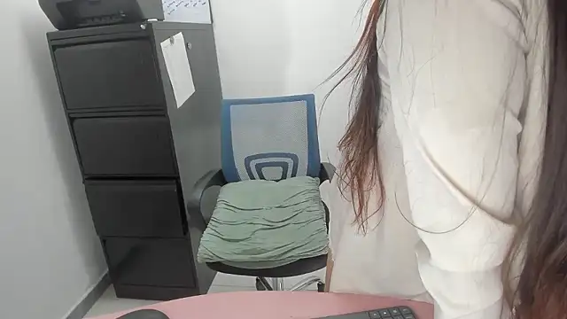 Luna Dumont online show from 02/09/26, 12:25