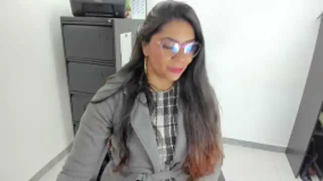 Snapshot of Luna_Dumont chatting on 05/18/26, 11:37 Luna Dumont online show from 05/18/26, 11:37