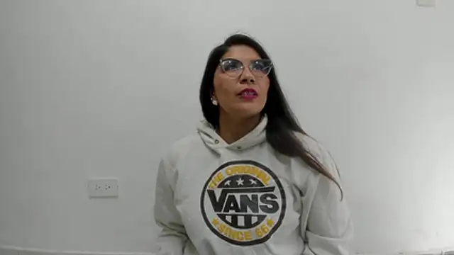 Luna Dumont online show from 11/30/25, 11:22