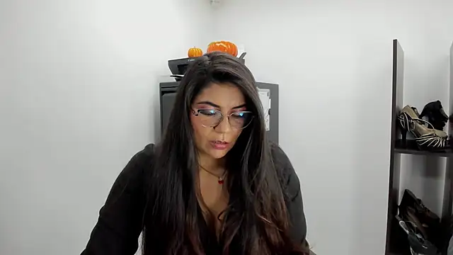 Luna Dumont online show from 11/10/25, 11:15