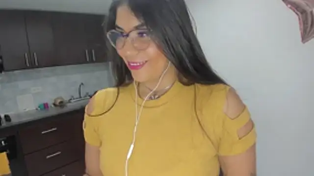 Snapshot of Luna_Dumont chatting on 03/05/26, 11:07 Luna Dumont online show from 03/05/26, 11:07