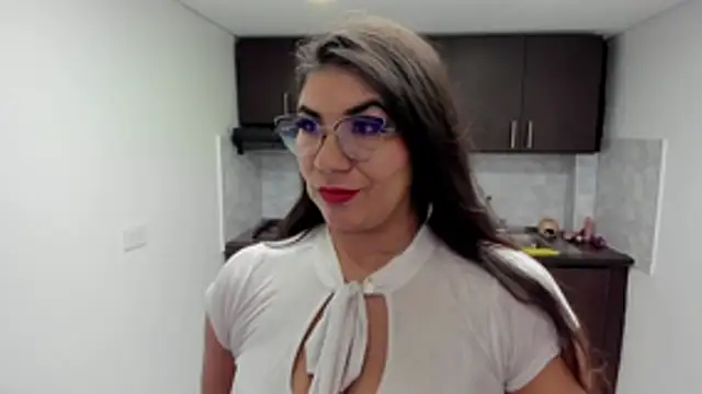 Luna Dumont online show from 10/28/25, 11:09