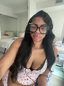 Snapshot of mialongxo chatting on 02/22/26, 01:57 mialongxo online show from 02/22/26, 01:57