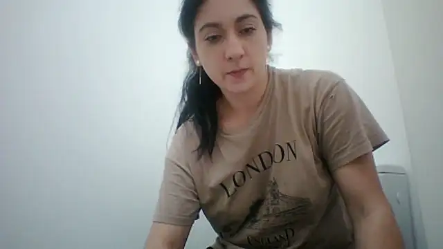 Snapshot of davenmichelle00 chatting on 06/10/26, 04:41 davenmichelle00 online show from 06/10/26, 04:41