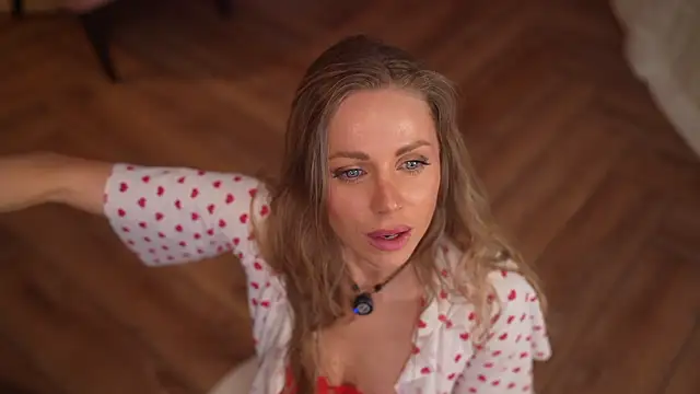 eva fashionista online show from 02/15/26, 06:07