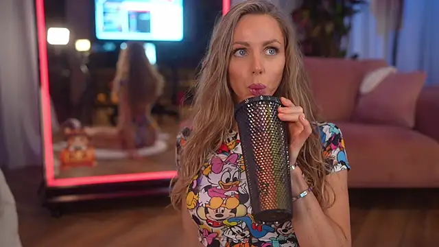 eva fashionista online show from 11/06/25, 07:40