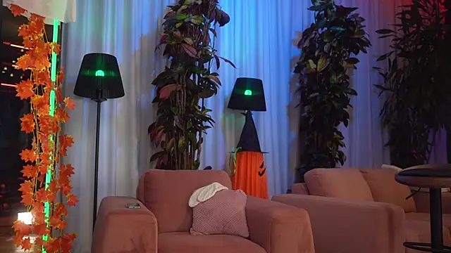 eva fashionista online show from 10/30/25, 06:49