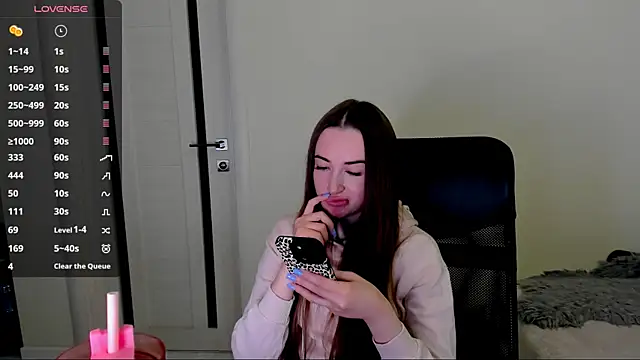 Snapshot of Kimmberr chatting on 10/30/25, 06:23 Kimmberr online show from 10/30/25, 06:23